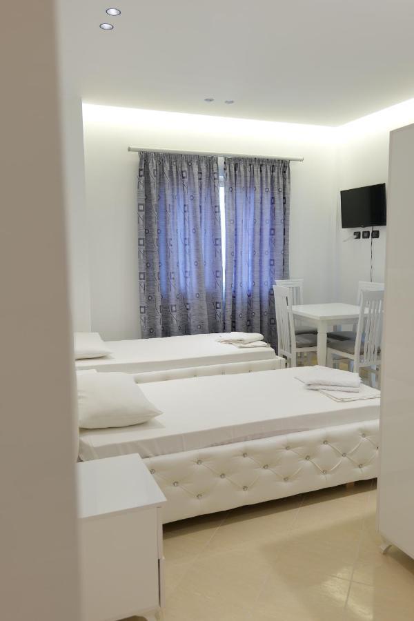 Hotel Dior Саранда Екстер'єр фото