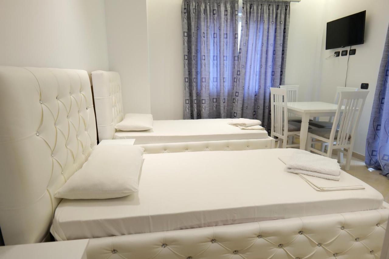 Hotel Dior Саранда Екстер'єр фото